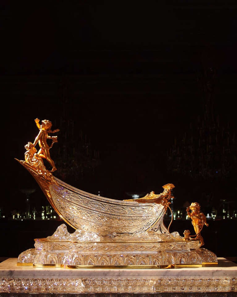 雕塑船桌和中殿